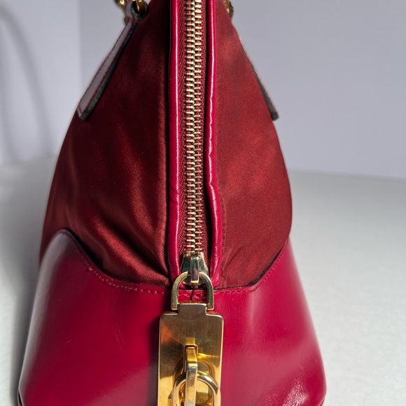 Valentine’s Day special
Prada Borsa a Mano Canapa Cinghiale Cognac Tote - - Picture 15 of 16